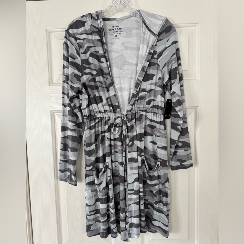 torrid supersoft knits Gray Camo Hooded Anorak cardigan resort wear M/L NEW